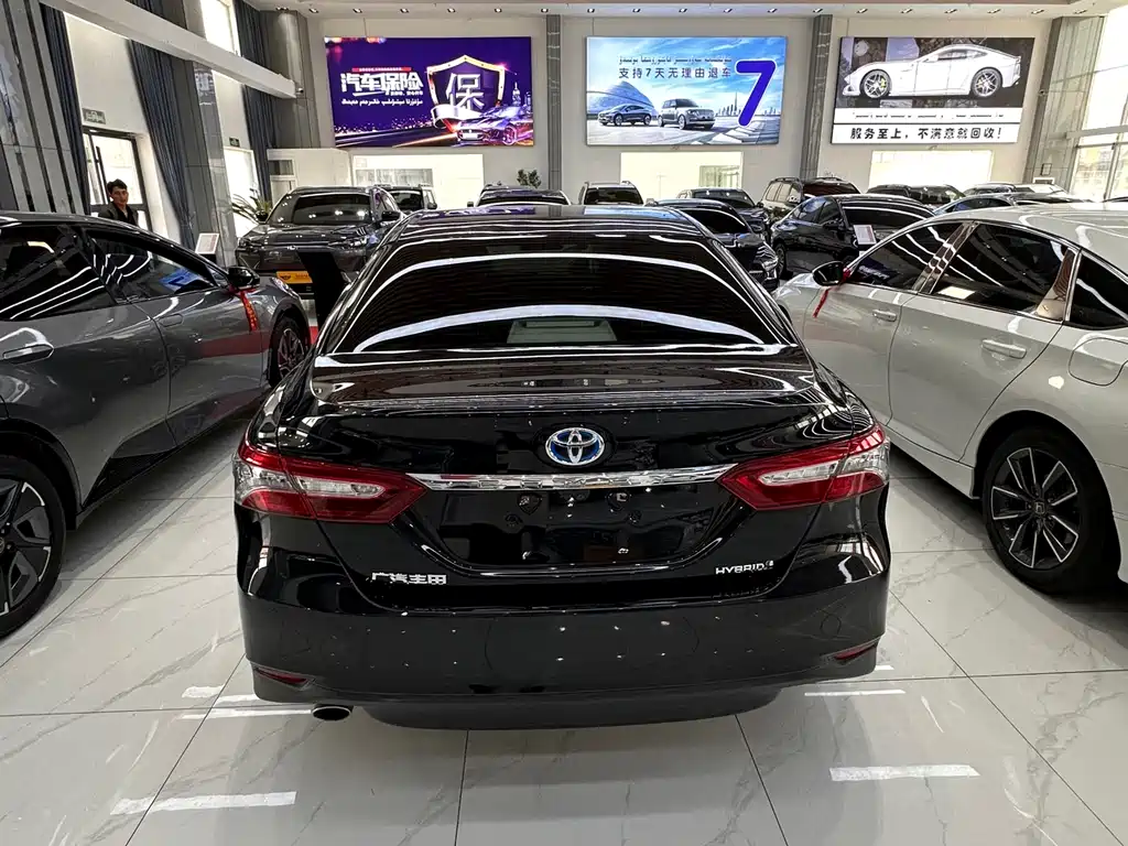 Toyota Camry 2020 — фото 12