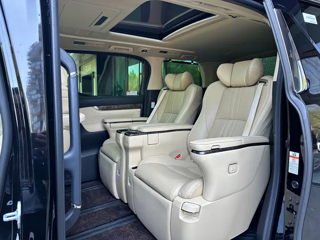 Toyota Vellfire 2022 — фото 19