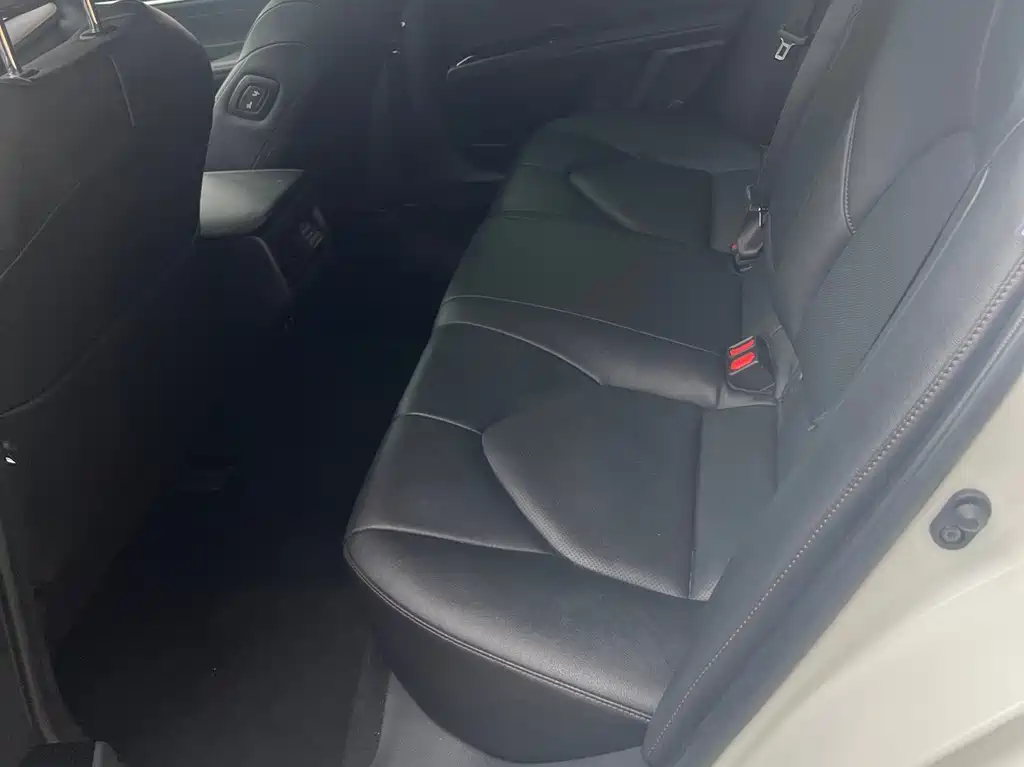 Toyota Camry 2021 — фото 11