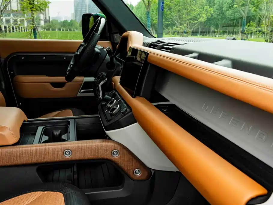 Land Rover Defender 2022 — фото 13