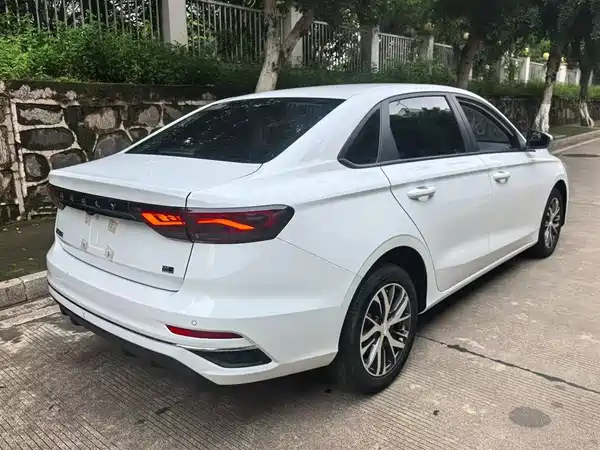 Geely Emgrand 2025