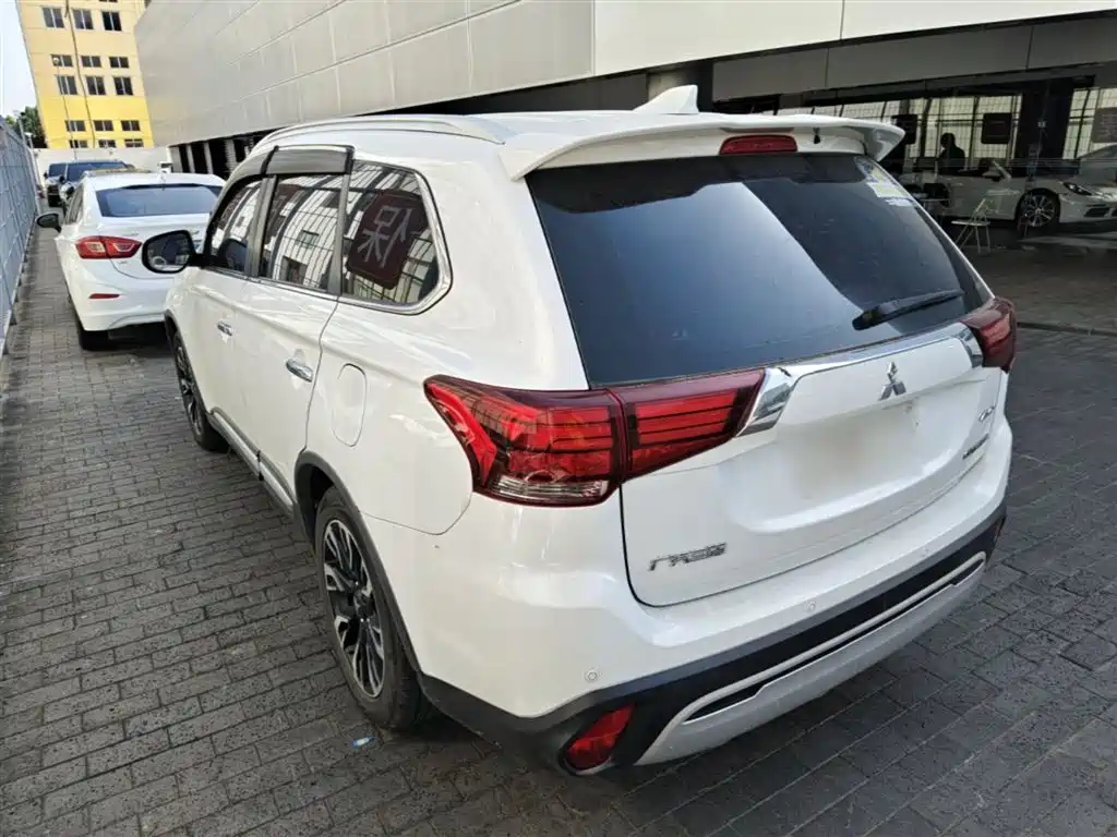 Mitsubishi Outlander 2019 — фото 5