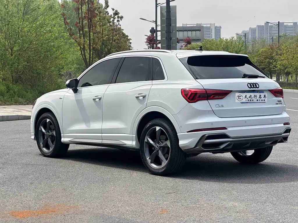 Audi Q3 2021 — фото 15