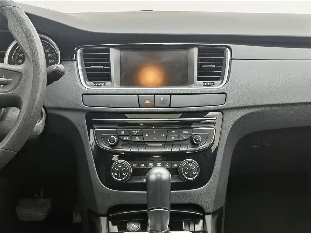 Peugeot 508 2016 — фото 12