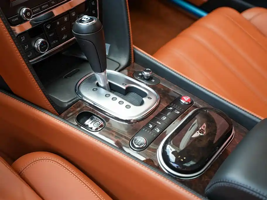 Bentley Flying Spur 2016 — фото 12