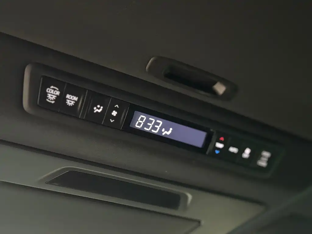 Lexus LM 2021 — фото 18