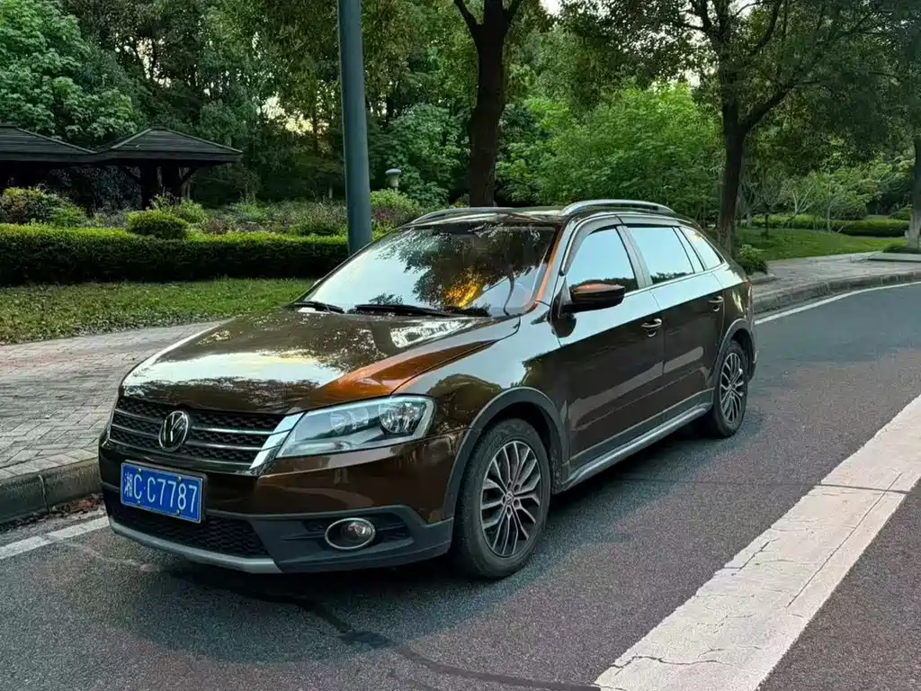 Volkswagen Cross Lavida 2015