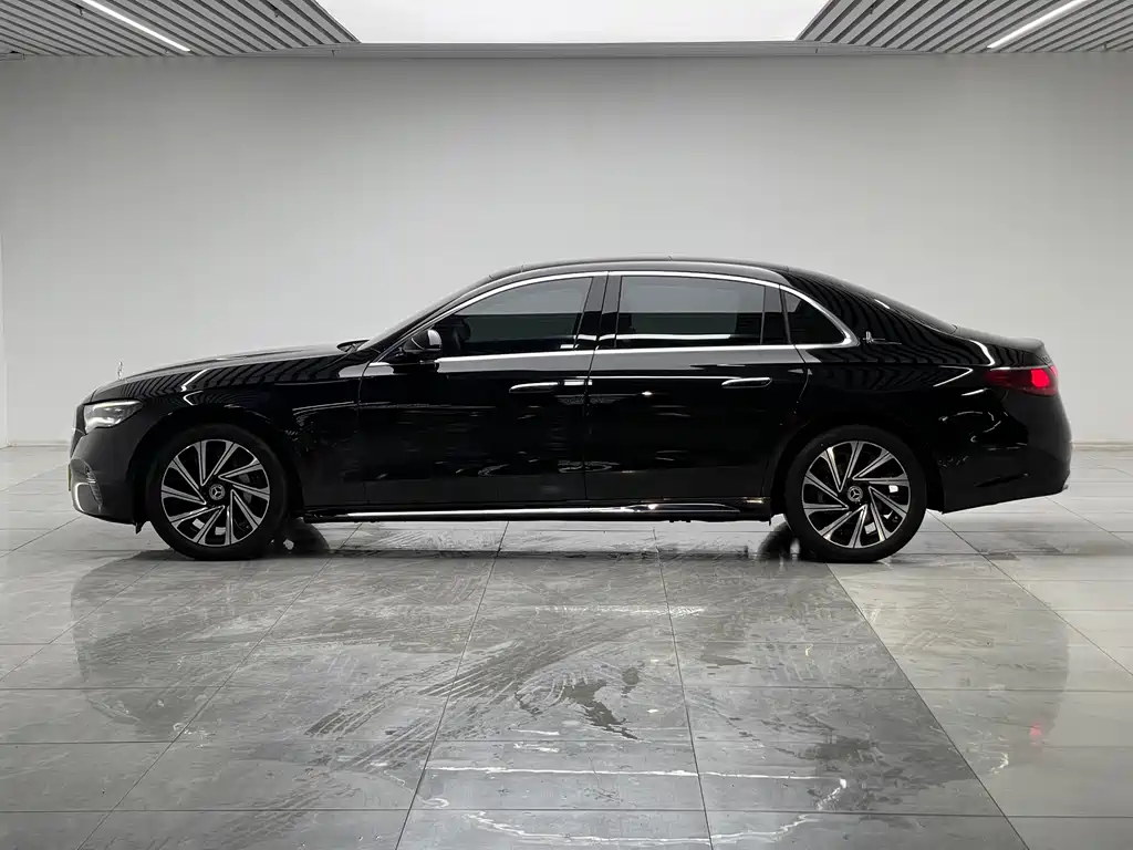 Mercedes-Benz E-Class 2024
