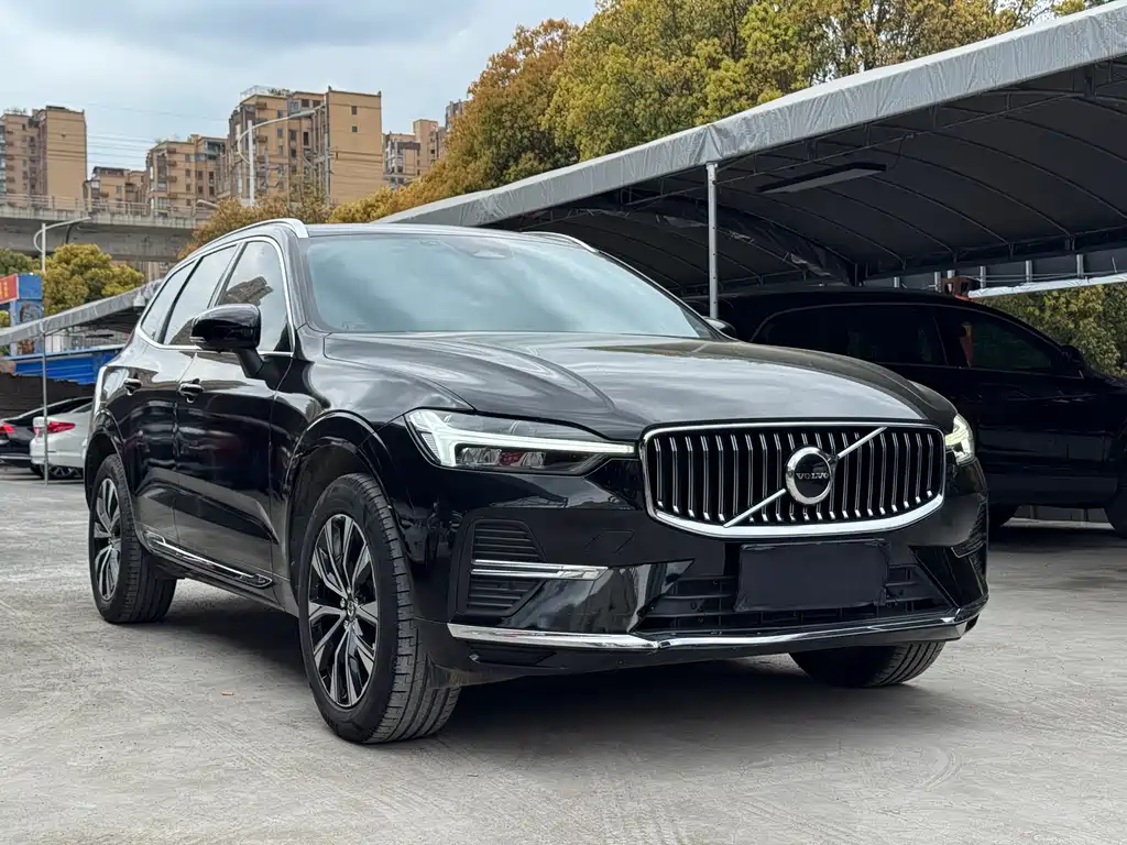 Volvo XC60 2022 — фото 3