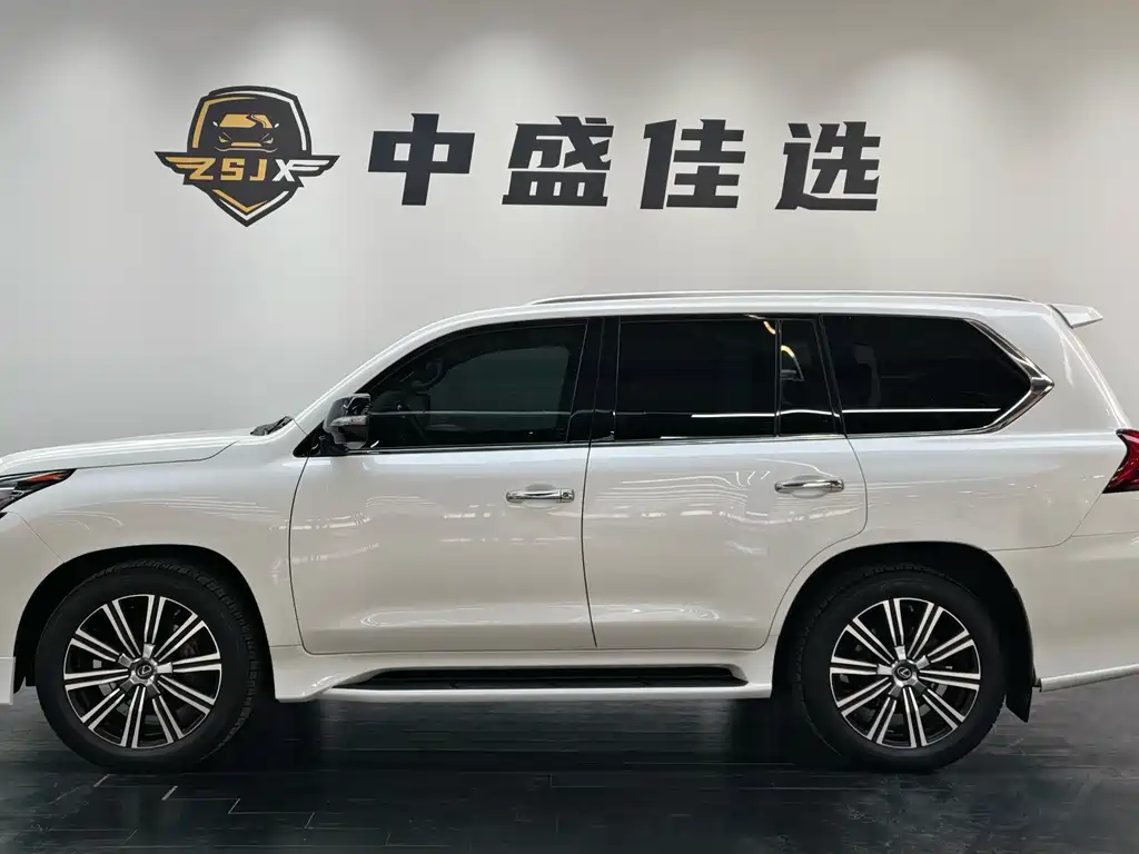 Lexus LX 2017 — фото 19