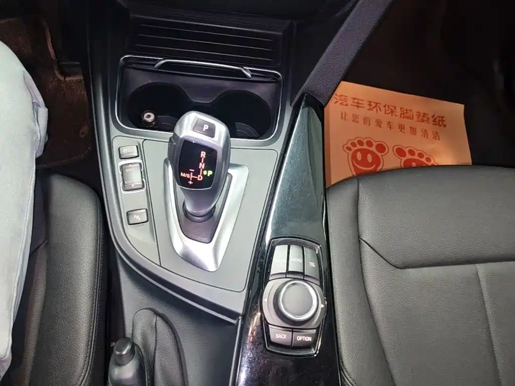 BMW 3 Series 2017 — фото 14