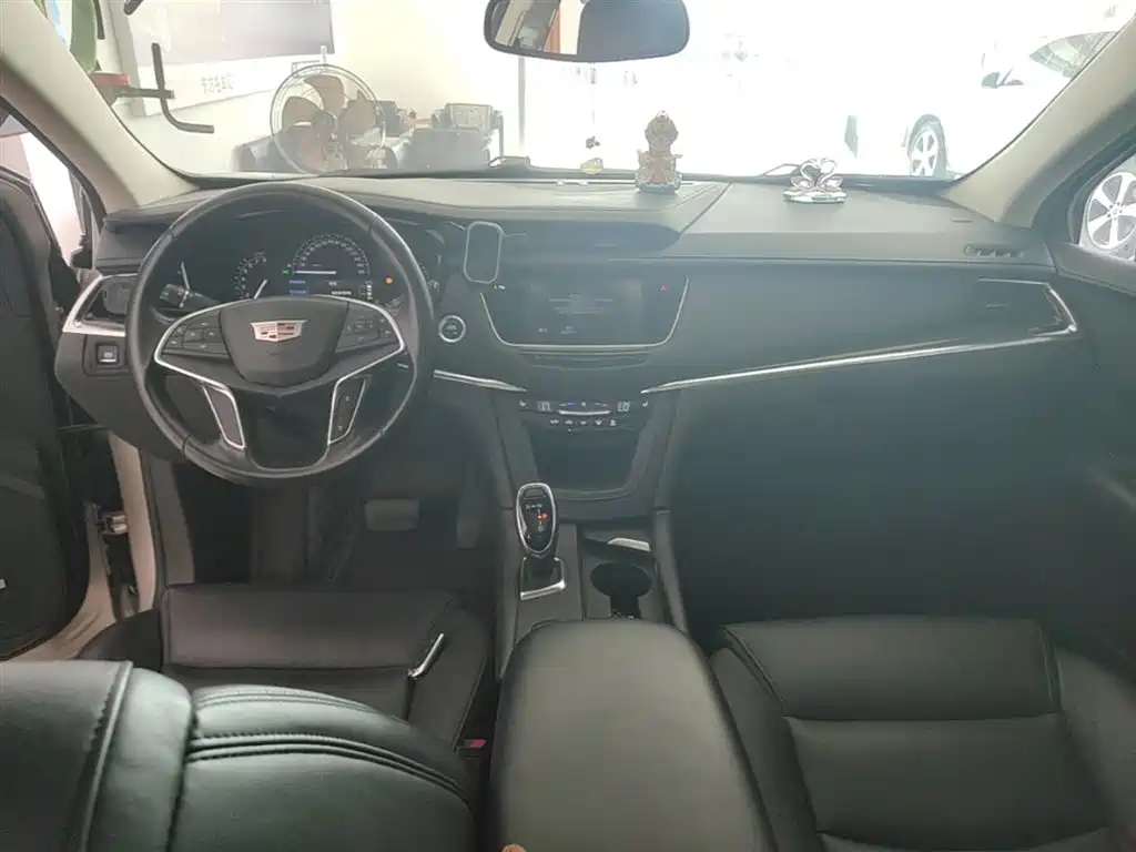 Cadillac XT5 2017 — фото 10