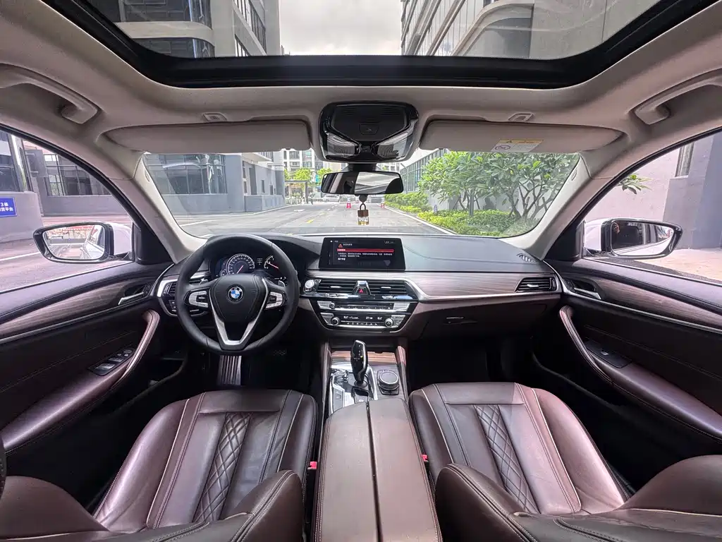 BMW 5 Series 2018 — фото 9