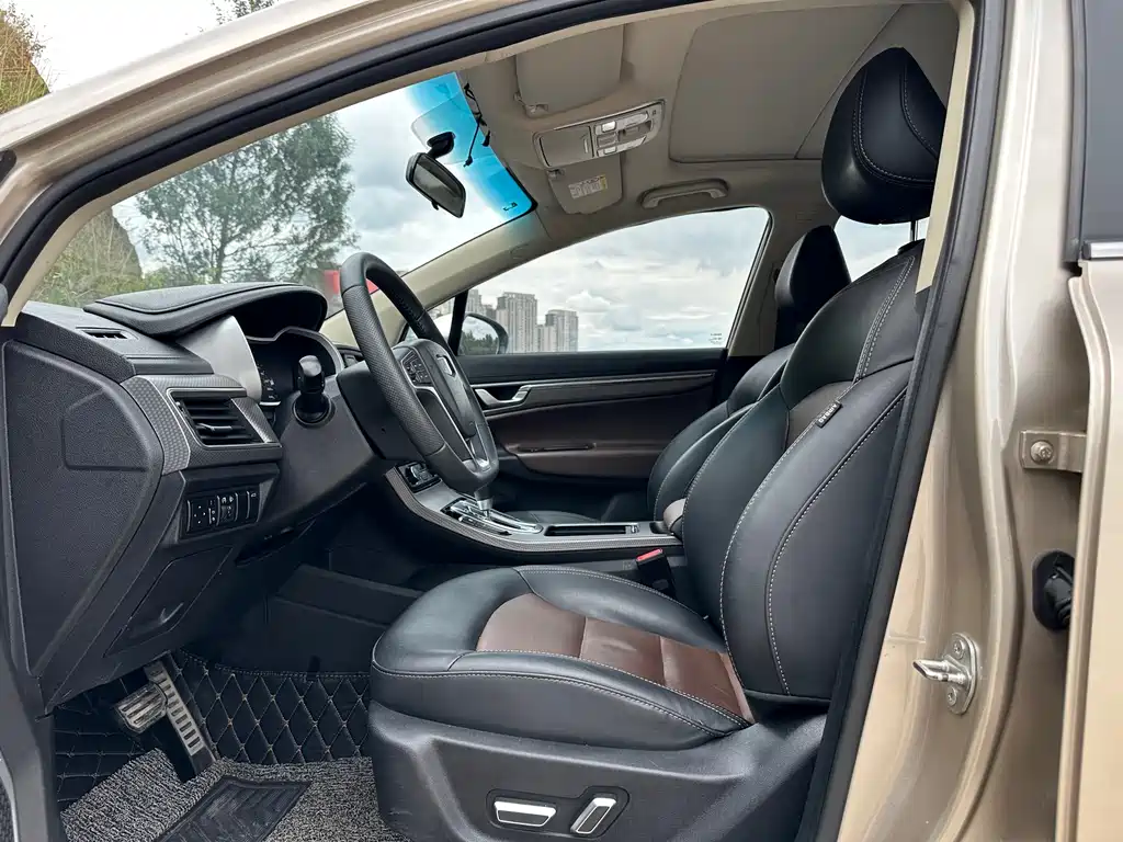 Geely Emgrand GS 2018 — фото 8