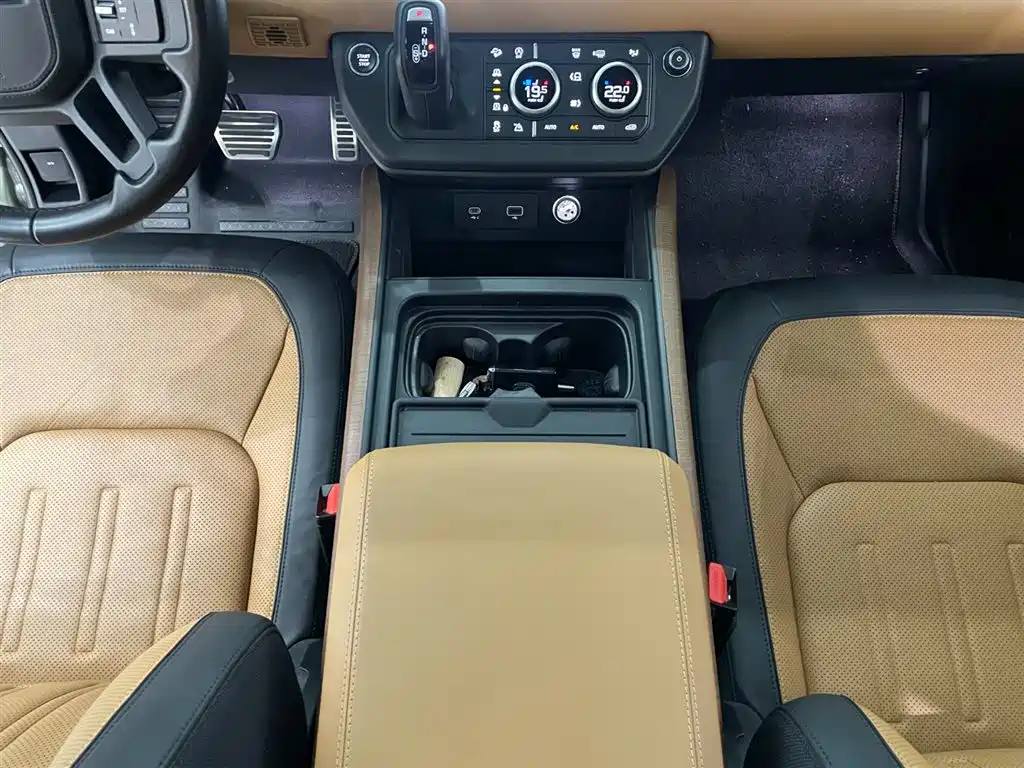 Land Rover Defender 2021 — фото 13