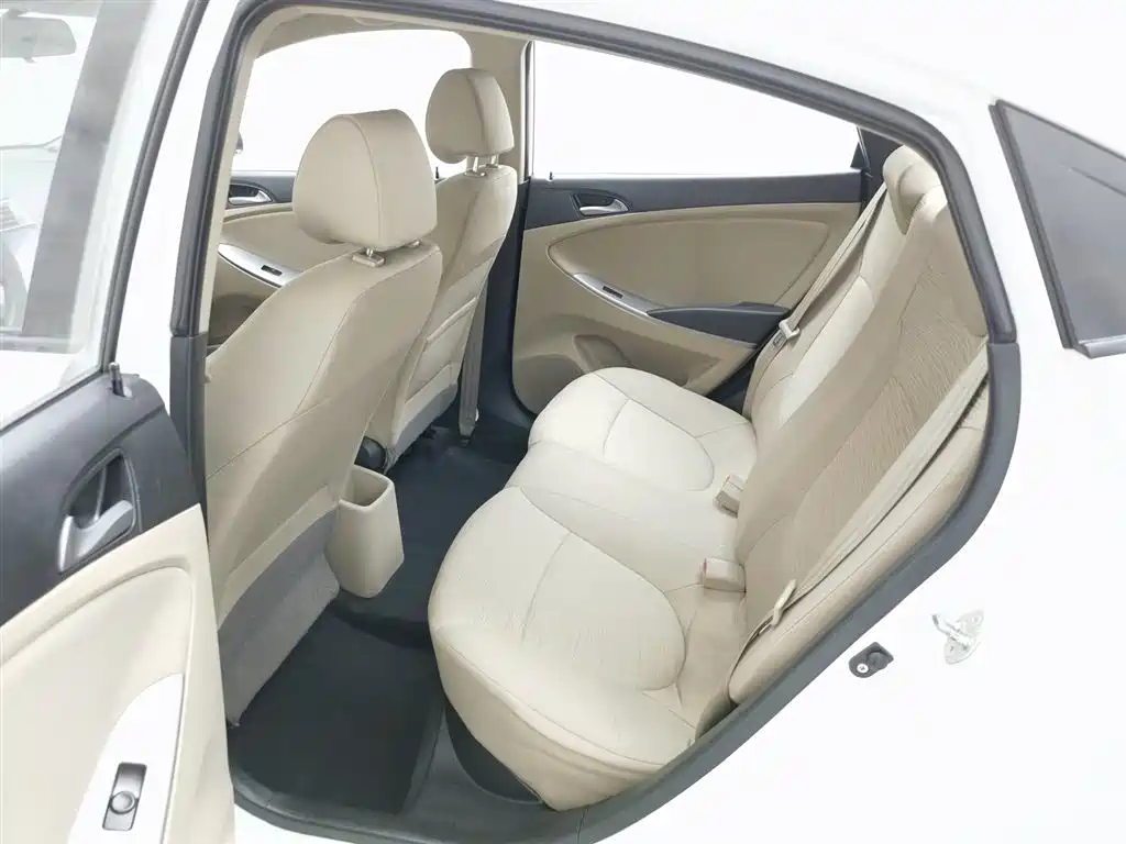 Hyundai Verna 2016 — фото 15