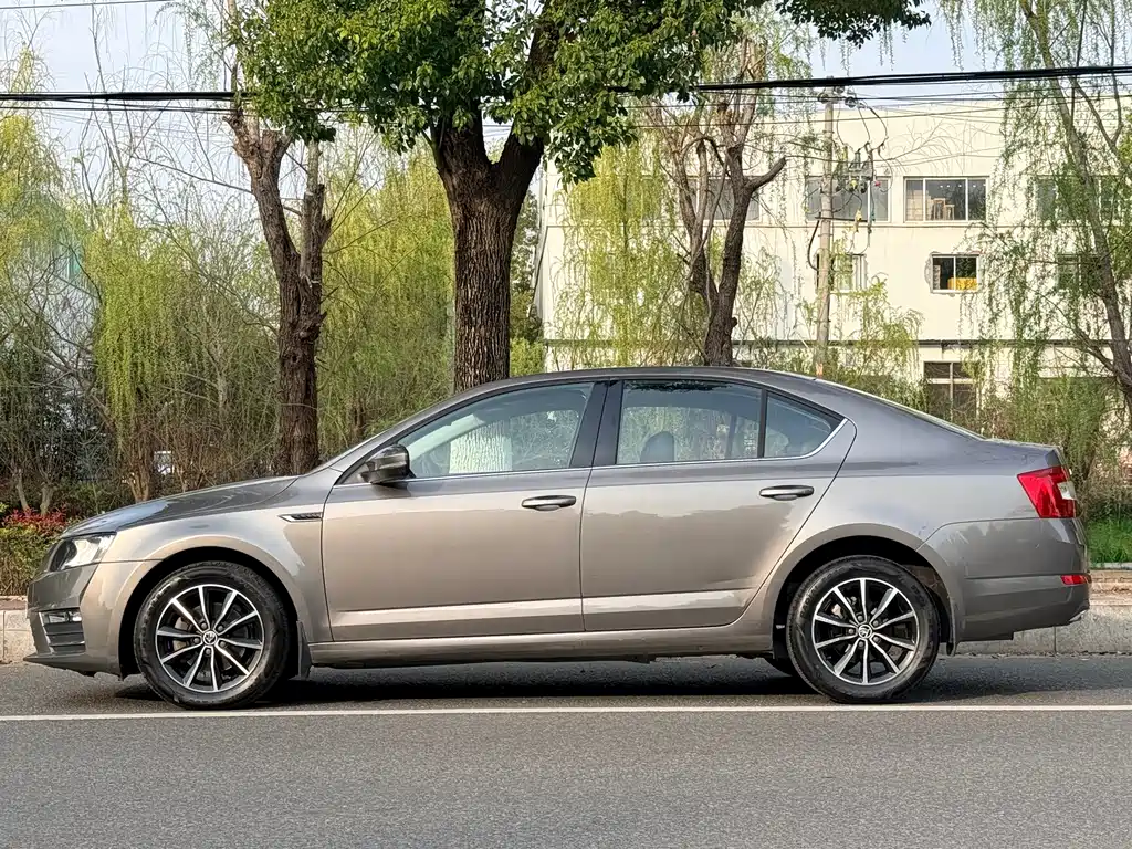 Skoda Octavia 2016 — фото 5