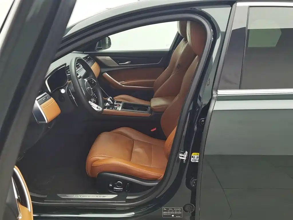 Jaguar XFL 2022 — фото 10