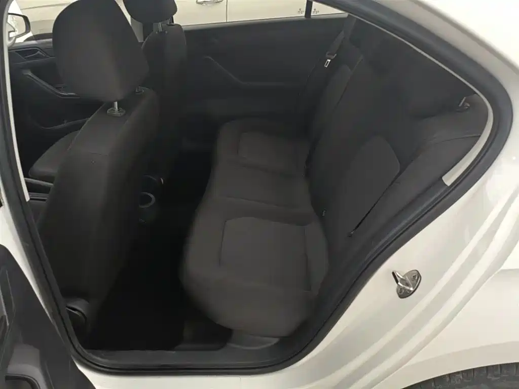 Volkswagen Jetta 2018 — фото 17