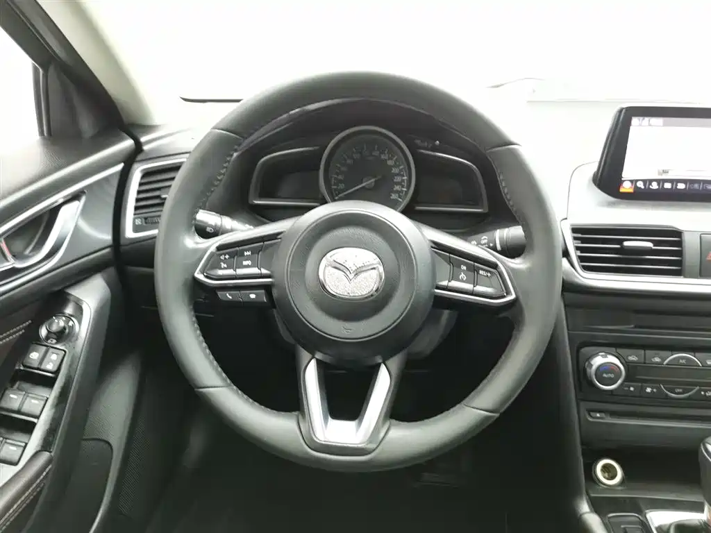 Mazda 3 Axela 2019 — фото 11