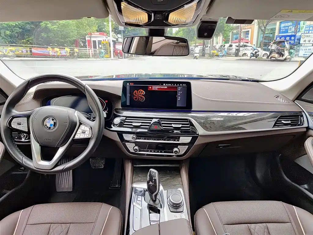 BMW 5 Series 2022 — фото 10
