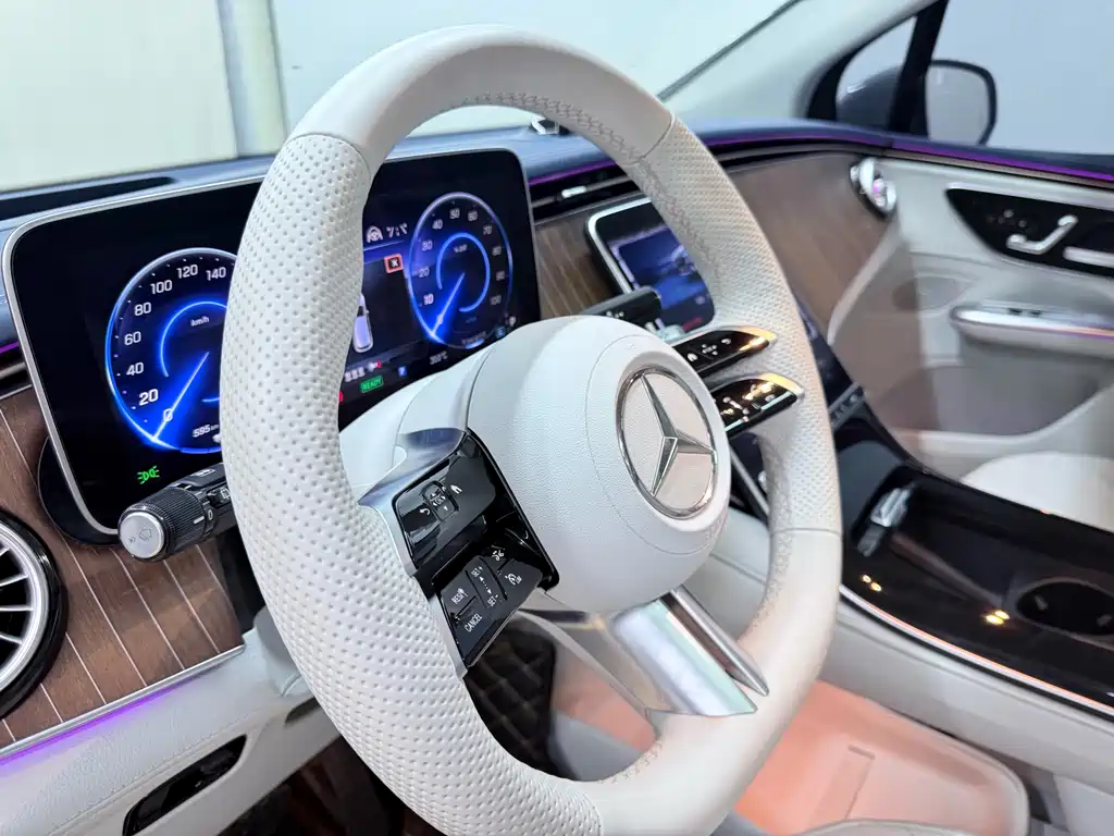 Mercedes-Benz EQE SUV 2023 — фото 25