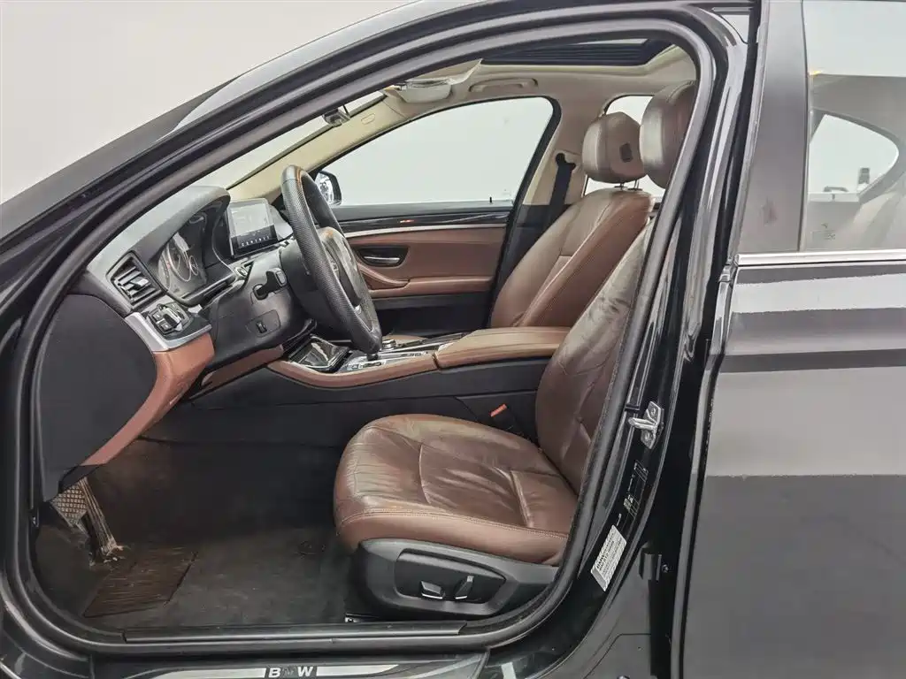 BMW 5 Series 2016 — фото 10