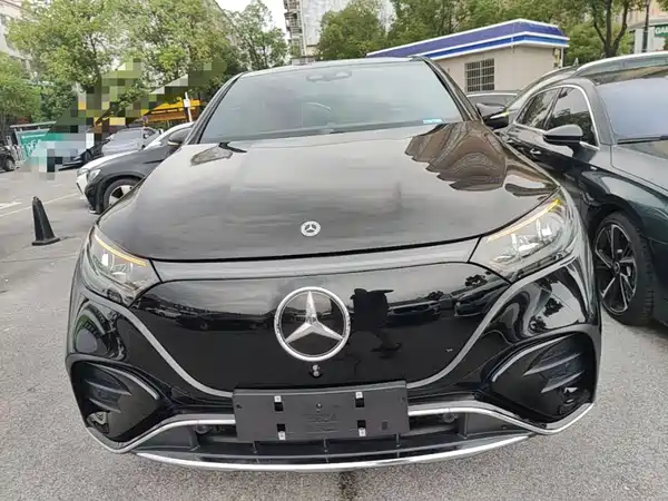Mercedes-Benz EQE SUV 2025