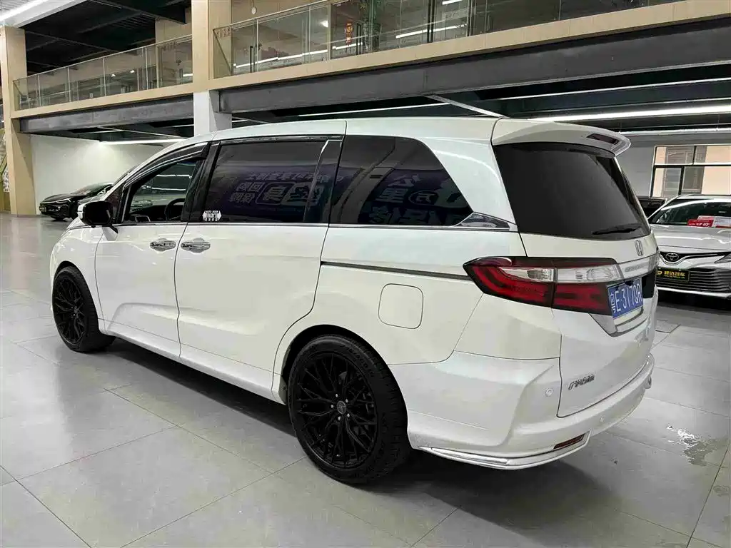 Honda Odyssey 2015 — фото 3