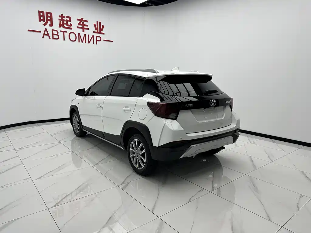 Toyota Yaris L 2022 — фото 8