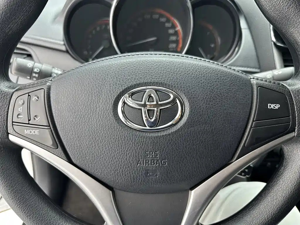 Toyota Yaris L 2022 — фото 13