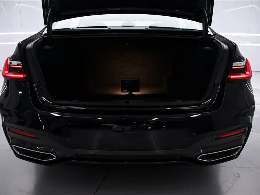 BMW 7 Series 2022 — фото 16