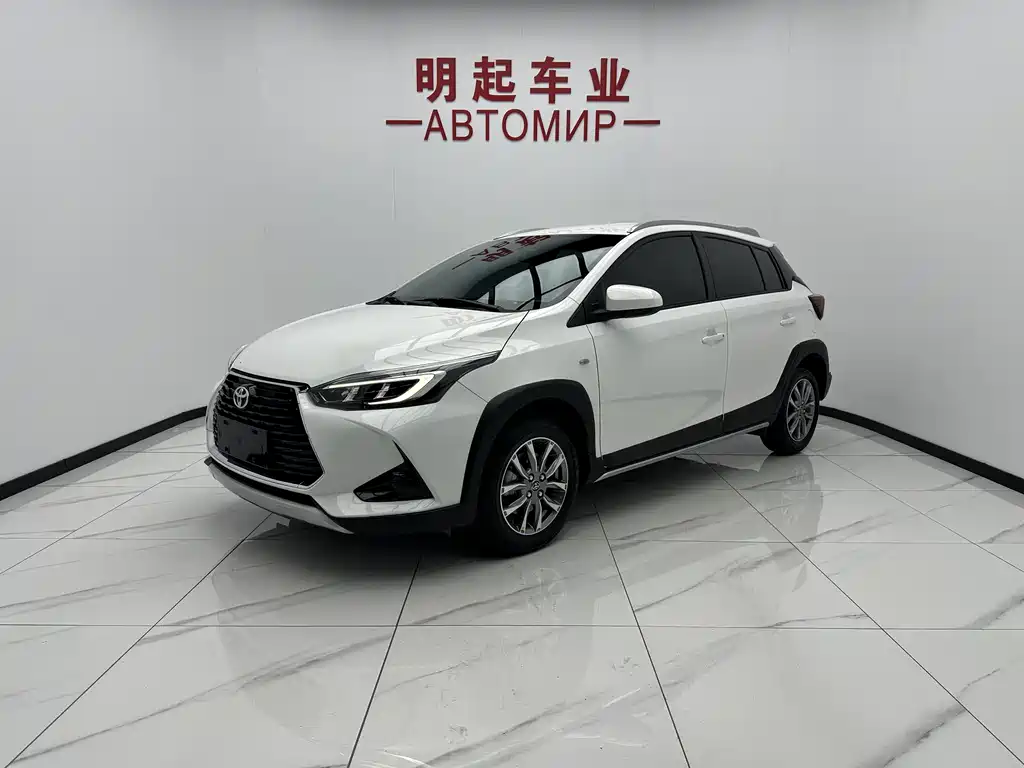 Toyota Yaris L 2022 — фото 1
