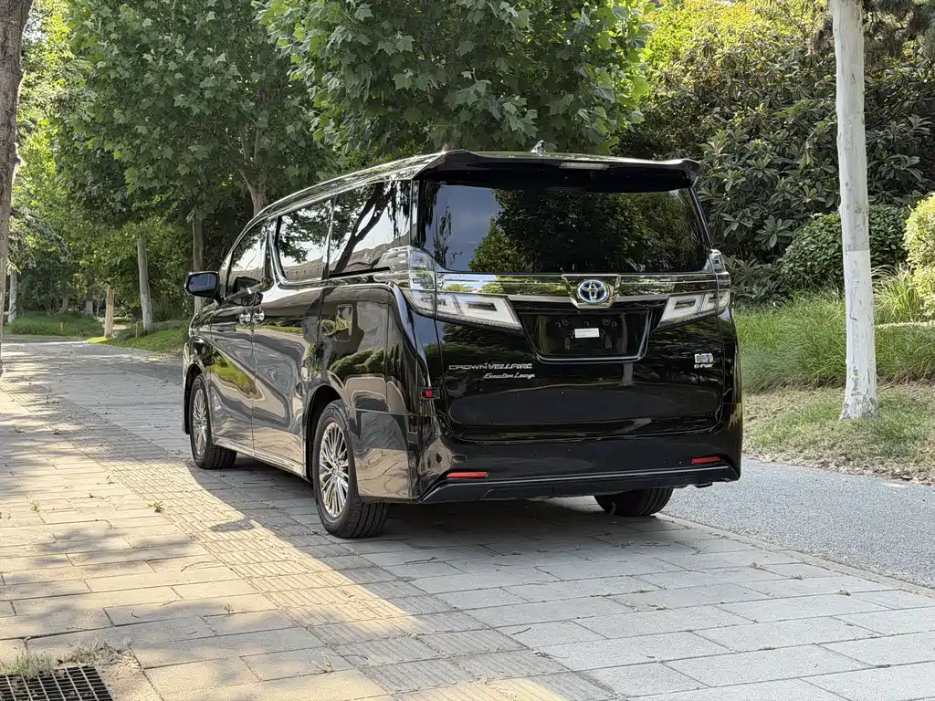 Toyota Vellfire 2023 — фото 7