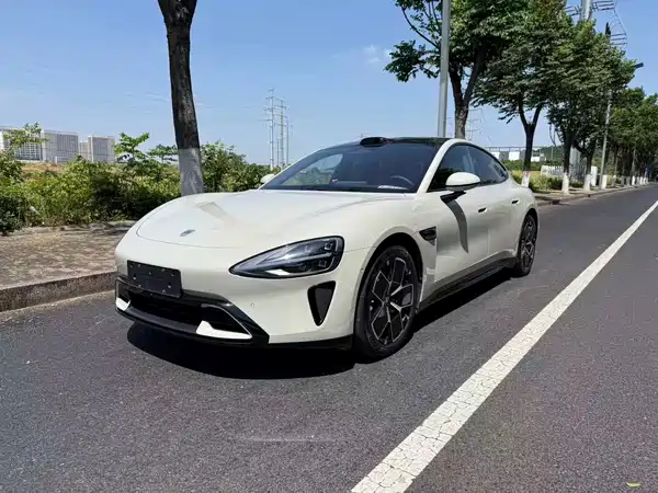 Xiaomi SU7 2024