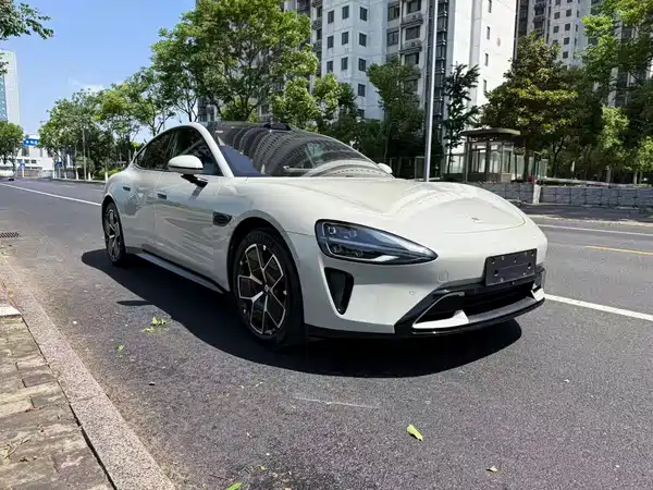 Xiaomi SU7 2024