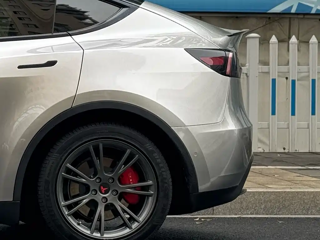 Tesla Model Y 2023 — фото 10