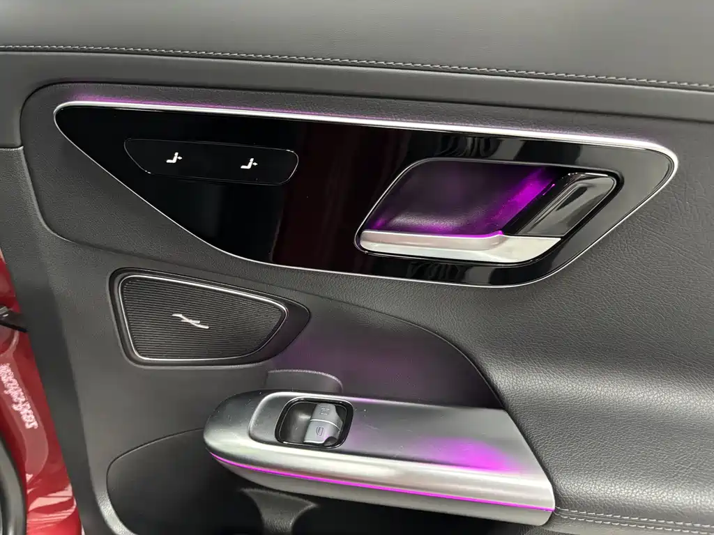 Mercedes-Benz C-Class 2023 — фото 12