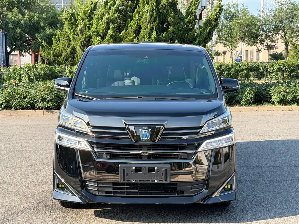 Toyota Vellfire 2021 — фото 1