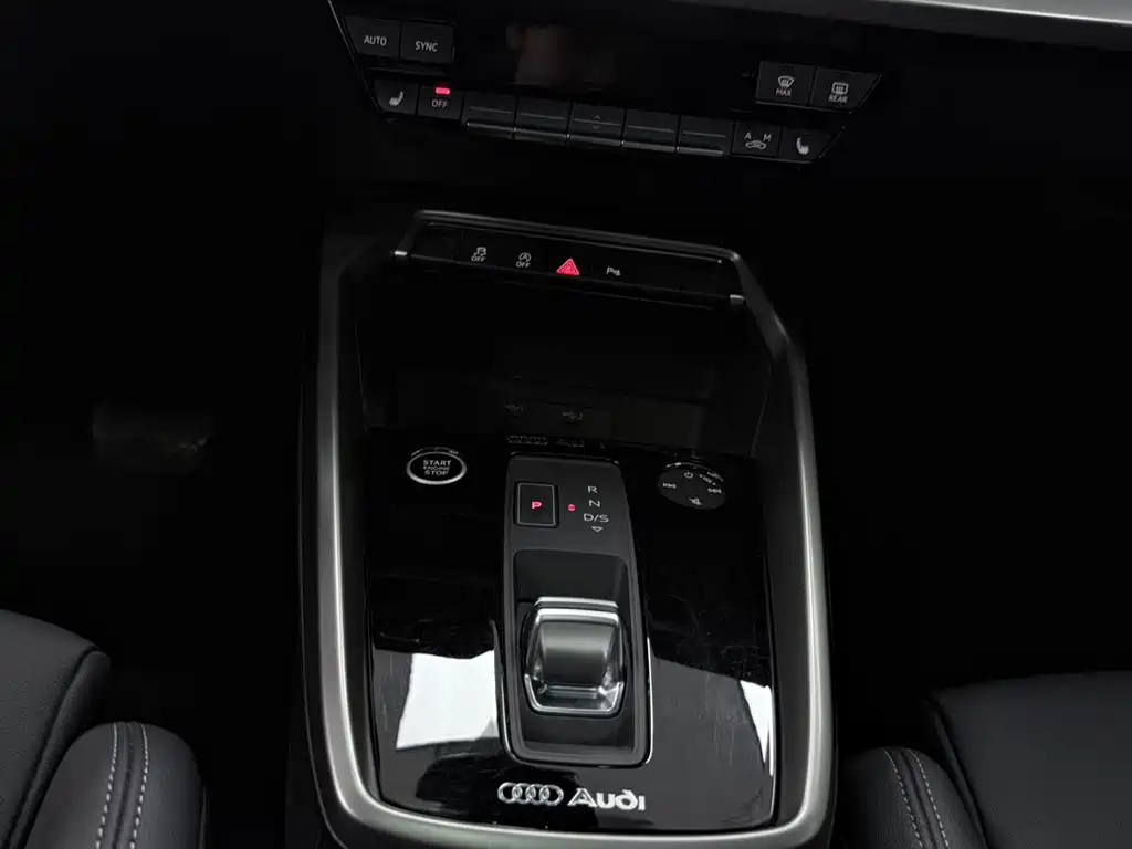 Audi A3 2023 — фото 10