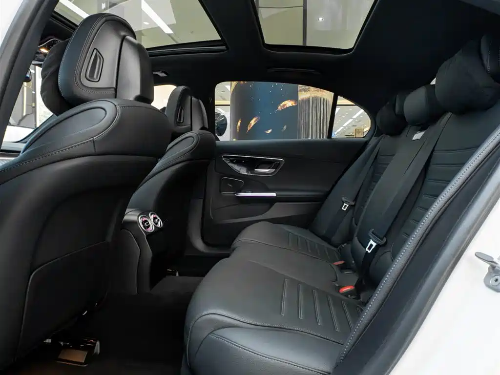 Mercedes-Benz C-Class 2025 — фото 24