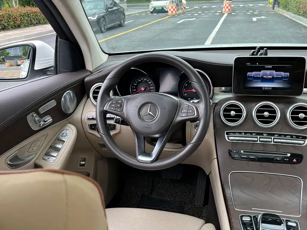 Mercedes-Benz GLC 2016 — фото 16
