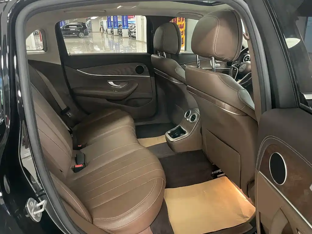Mercedes-Benz E-Class 2023 — фото 14