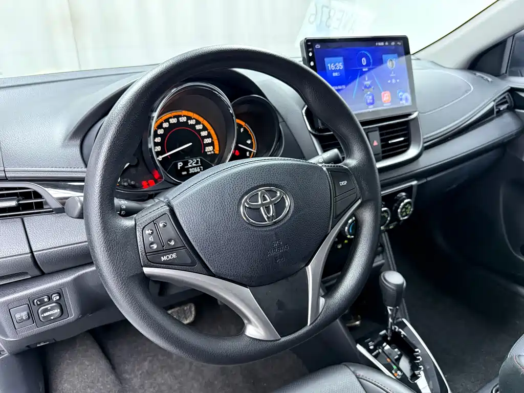 Toyota Yaris L 2022 — фото 8