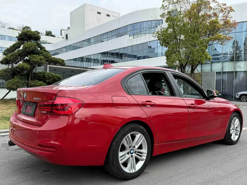 BMW 3 Series 2016 — фото 11