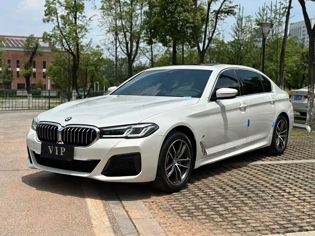 BMW 5 Series 2022 — фото 1