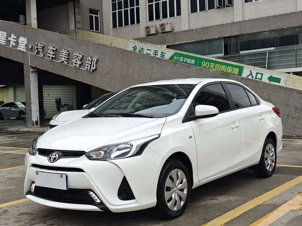 Toyota Yaris L 2021 — фото 1