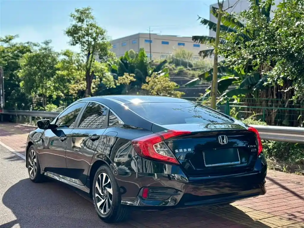 Honda Civic 2018 — фото 7