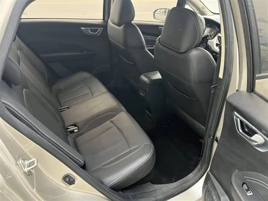 Geely Vision X3 2020 — фото 15