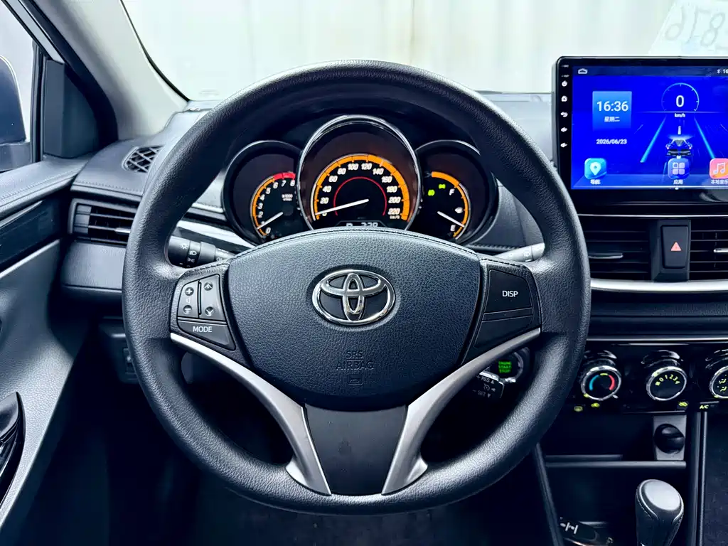 Toyota Yaris L 2022